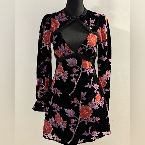 Forever 21 Dresses & Skirts - Forever 21 Black Floral Whimsigoth Long Sleeve Dress Small